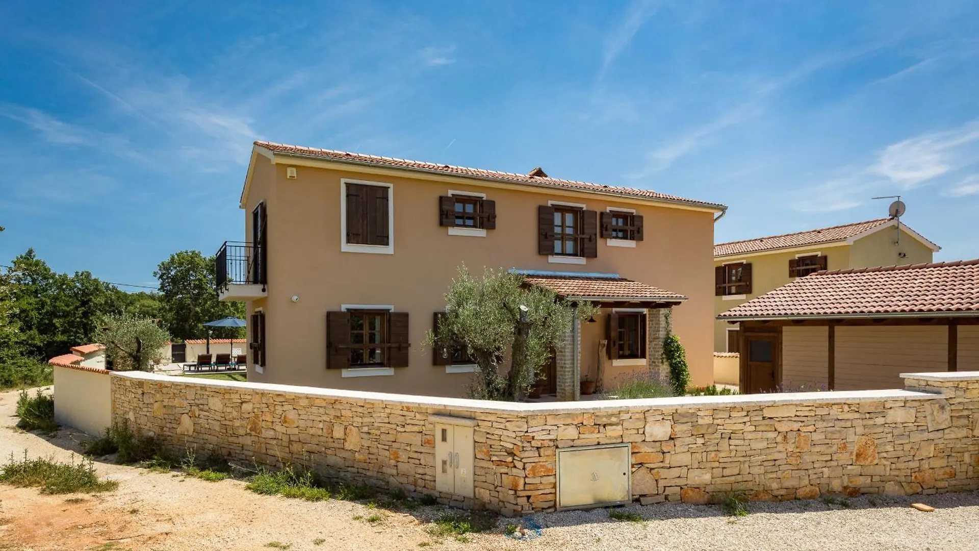 Villa Cirka In Central Istria For 14 Persons With Pool Heating & Pool Table Svetvincenat Croatia